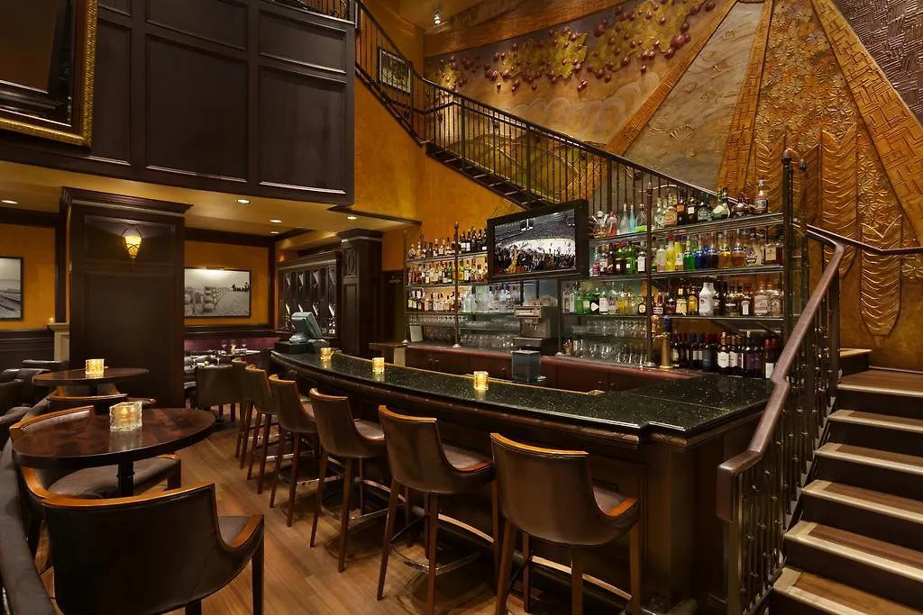 Hotel Le Soleil By Executive Hotels Vancouver