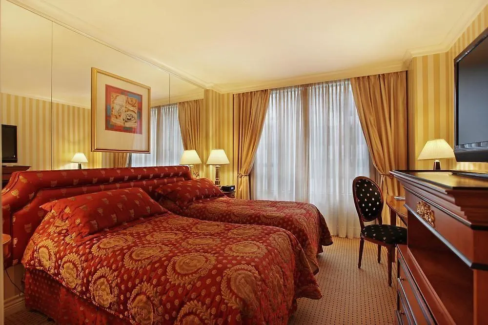 Hotel Le Soleil By Executive Hotels Vancouver 4*,