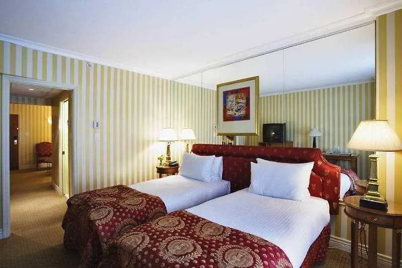 Hotel Le Soleil By Executive Hotels Vancouver 4*,