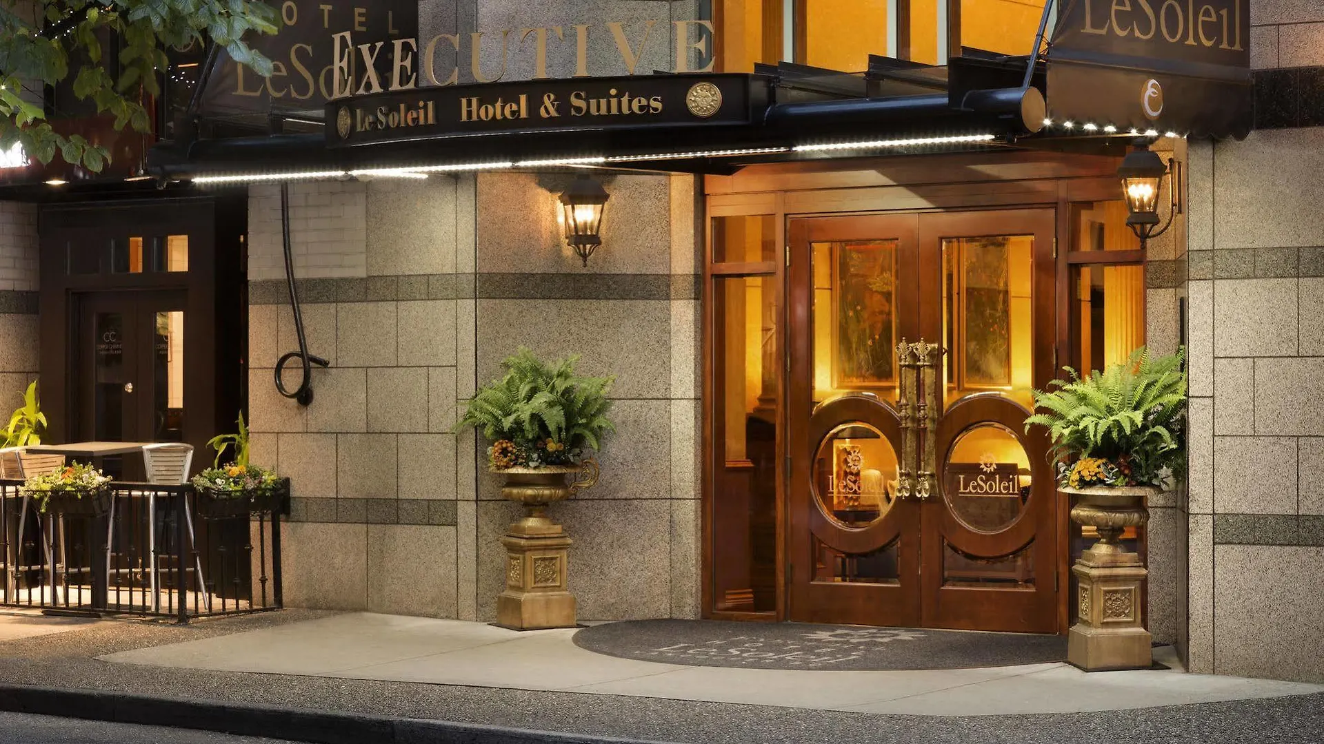 Hotel Le Soleil By Executive Hotels Vancouver