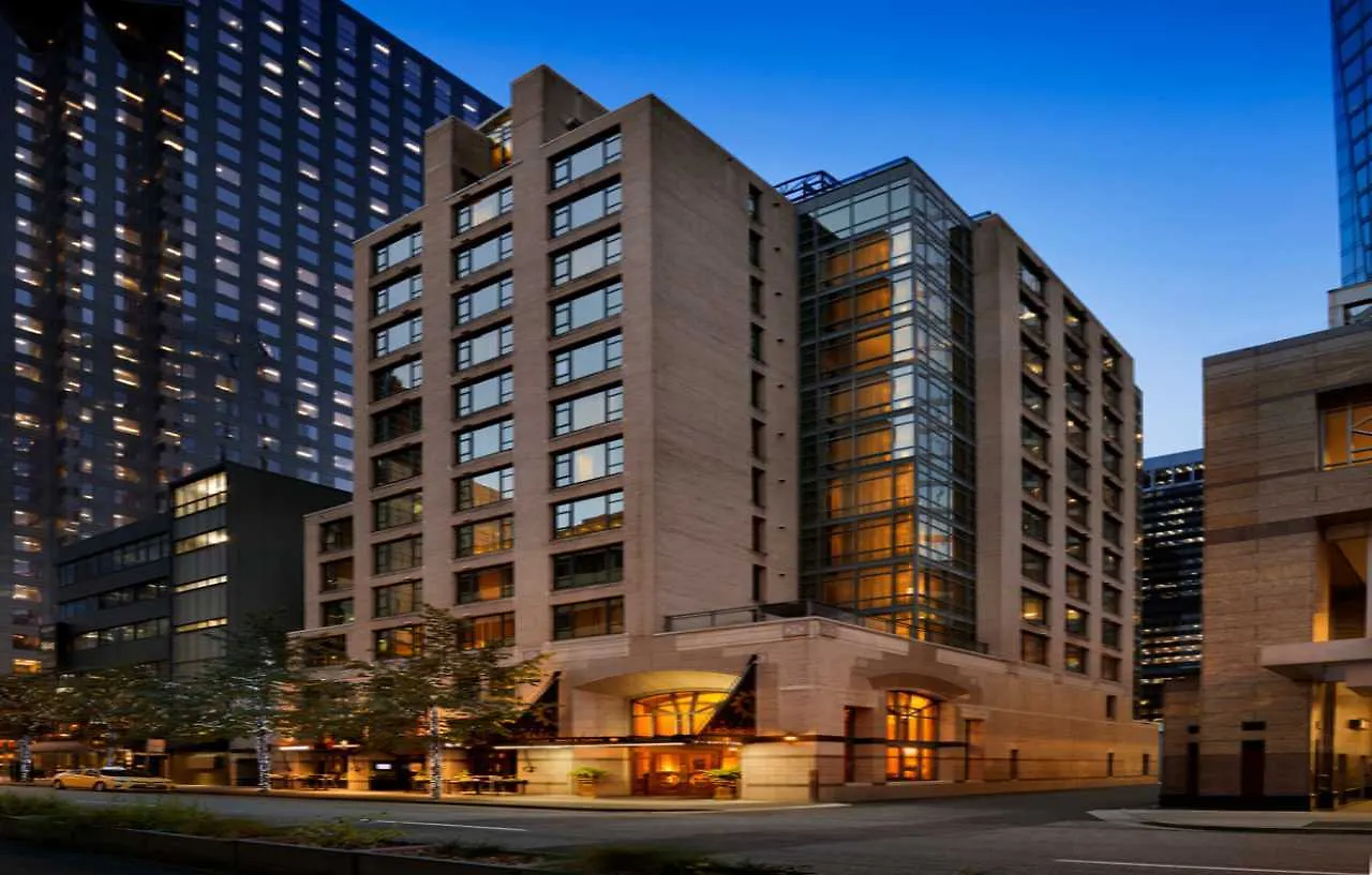 Hotel Le Soleil By Executive Hotels Vancouver