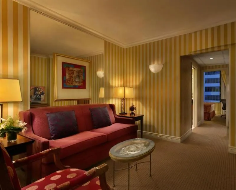 Hotel Le Soleil By Executive Hotels Vancouver