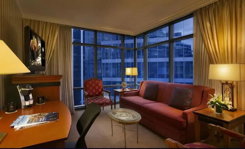 Hotel Le Soleil By Executive Hotels Vancouver