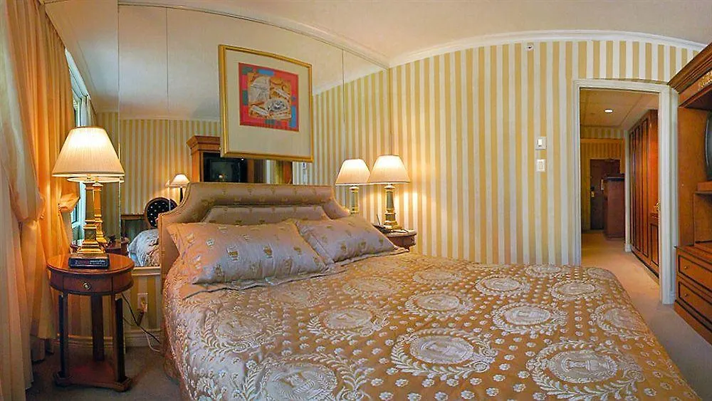 Hotel Le Soleil By Executive Hotels Vancouver