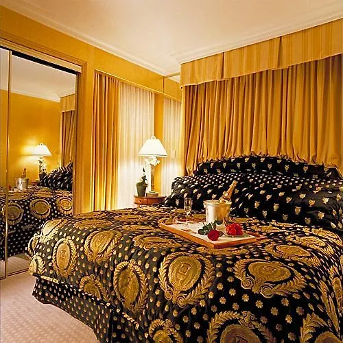 Hotel Le Soleil By Executive Hotels Vancouver