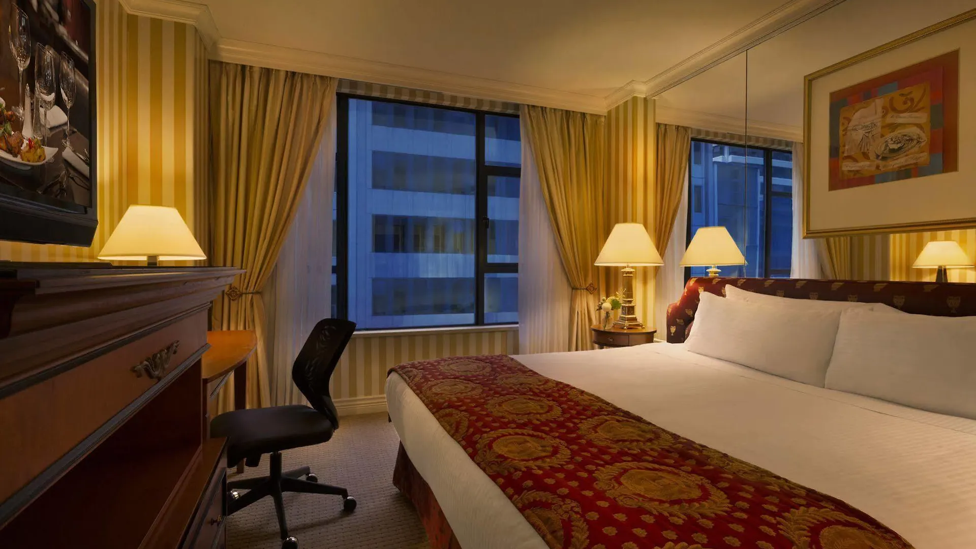 Hotel Le Soleil By Executive Hotels Vancouver