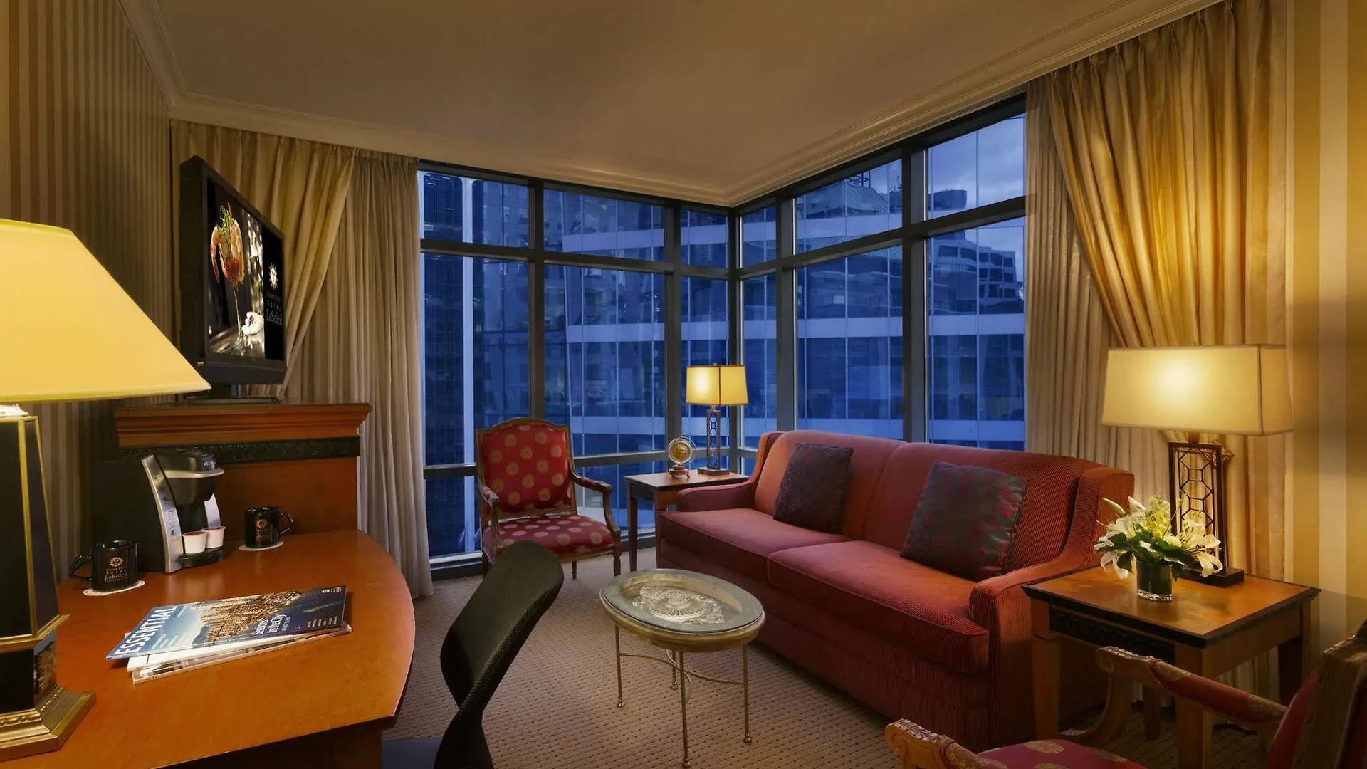 Hotel Le Soleil By Executive Hotels Vancouver Canada