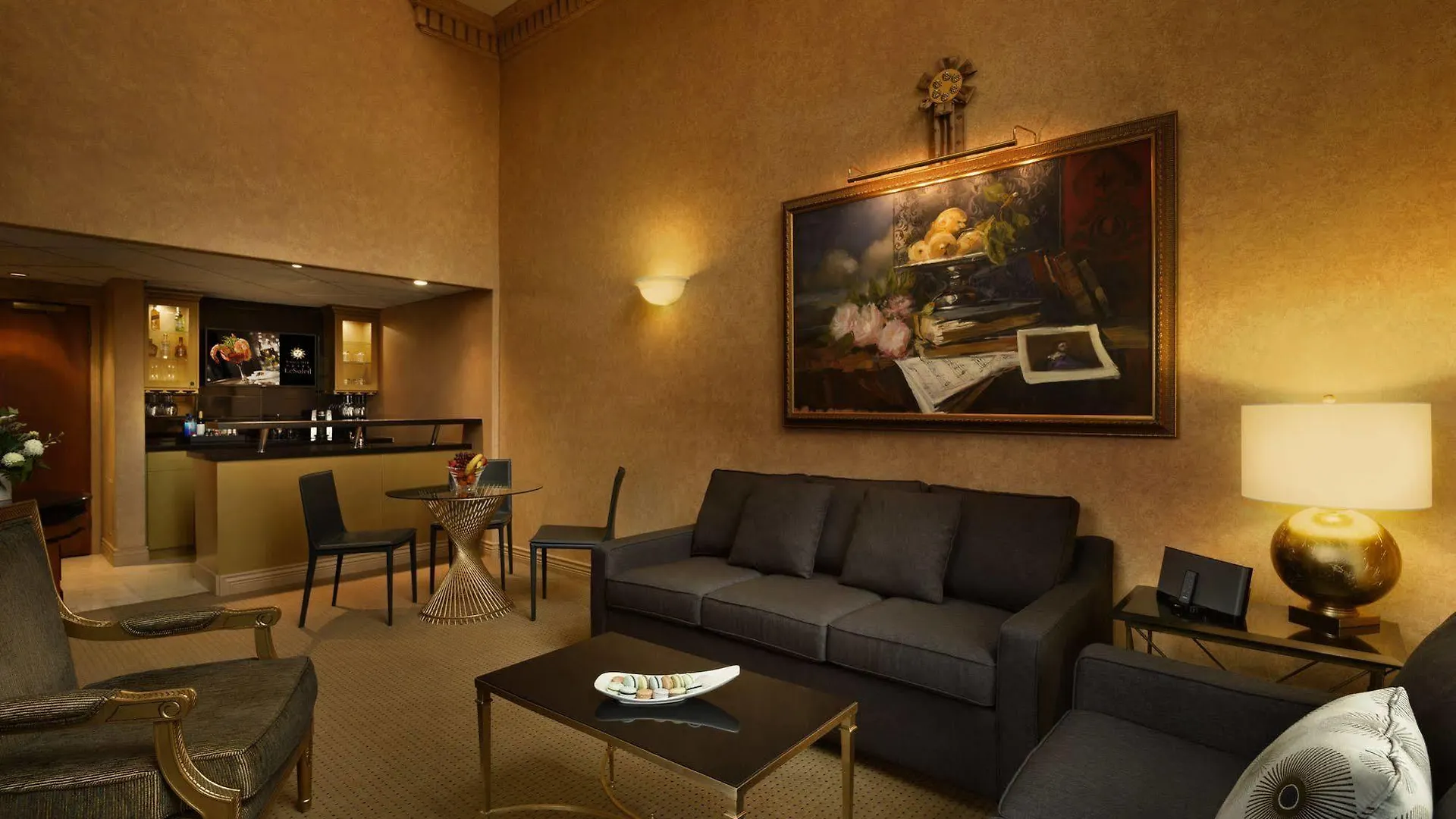 Hotel Le Soleil By Executive Hotels Vancouver