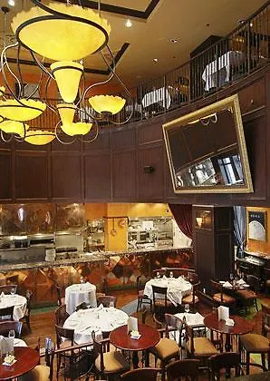 Hotel Le Soleil By Executive Hotels Vancouver