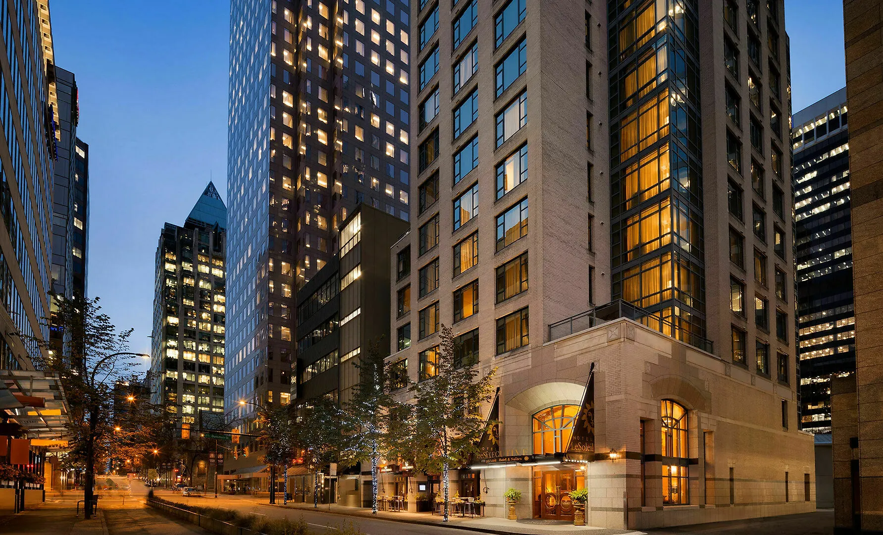 Hotel Le Soleil By Executive Hotels Vancouver