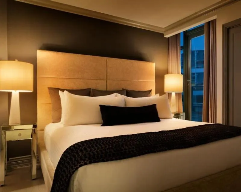 Hotel Le Soleil By Executive Hotels Vancouver